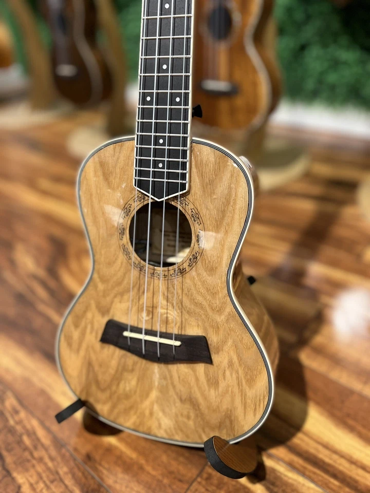 Ukelele Kamehameha KMC-16 concierto madera de fresno alto brillo Foto 4 de 4