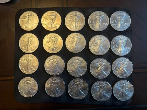 One (1) - American 1oz Silver Eagle Coin - Uncirculated