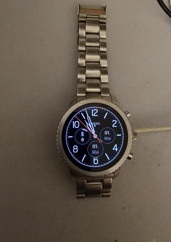 Fossil Q Explorist HR (4th generation), Foto 2 von 5
