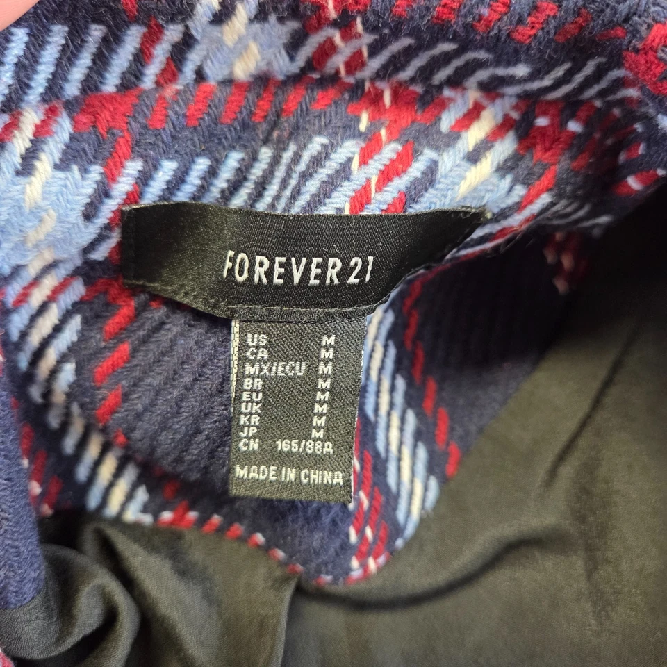 Blazer corto Forever 21 talla mediana azul marino a cuadros forrado con 2 botones manga larga Foto 4 de 4