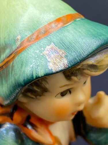 Statuina lezione di canto Goebel Hummel, #63, TMK6, ragazzo seduto con uccellino - Foto 2 di 13