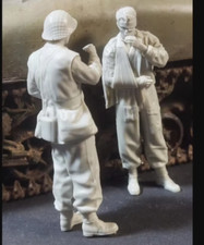 1/35 Resin US 2 Soldiers Wounded Unpainted Unassembled a037