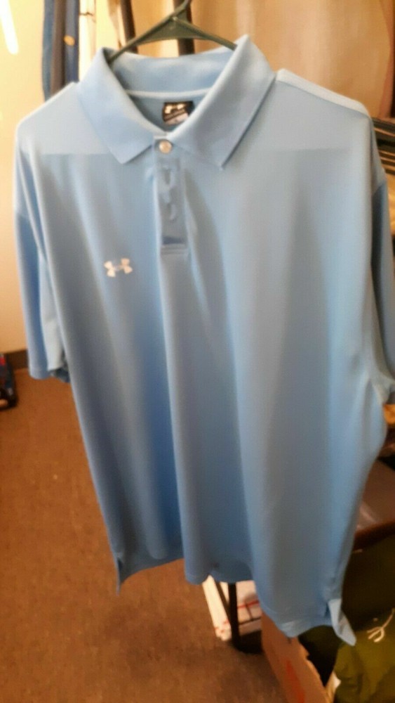 Under armour size XL Men's, light blue short sleeve sport shirt A633
