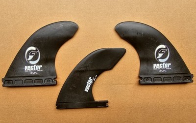 Futures Vector Tri Fin Set VF452 3/2/1 with Curved Hatchet Trailer