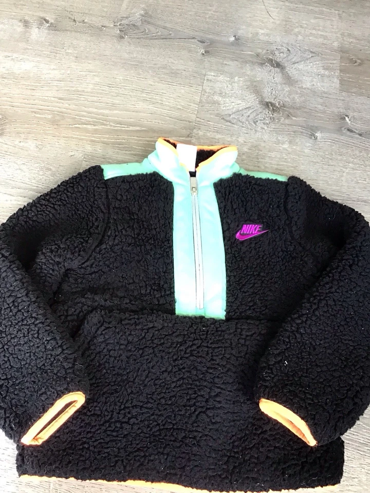 Chaqueta negra Nike Illuminate de vellón de pelo alto para niños talla 7 con cremallera de cuarto Foto 3 de 4