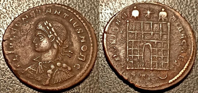 Constantin II - Nummus Providentiae Caess 326 Str Trier Constantin II - Nummus Providentiae Caess 326 Str Trier