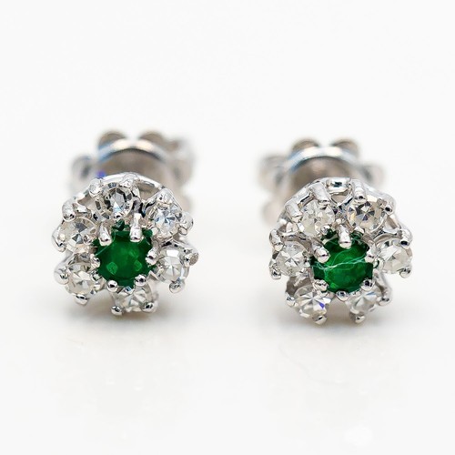 Orecchino a bottone in oro bianco 14k a forma di loto: piercing minuscolo in zirconia cubica - Italia