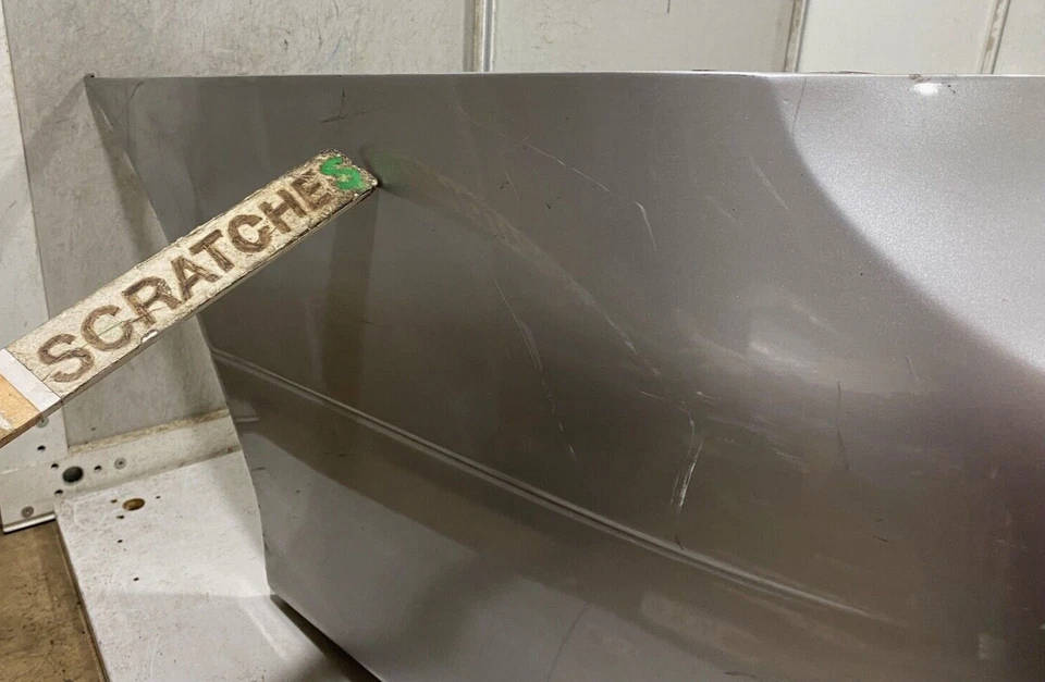 Cubierta de parachoques trasero Nissan Quest S/SL/SV/LE/PLATINUM 2011-2017 OEM 85022-1JA0H Foto 3 de 4