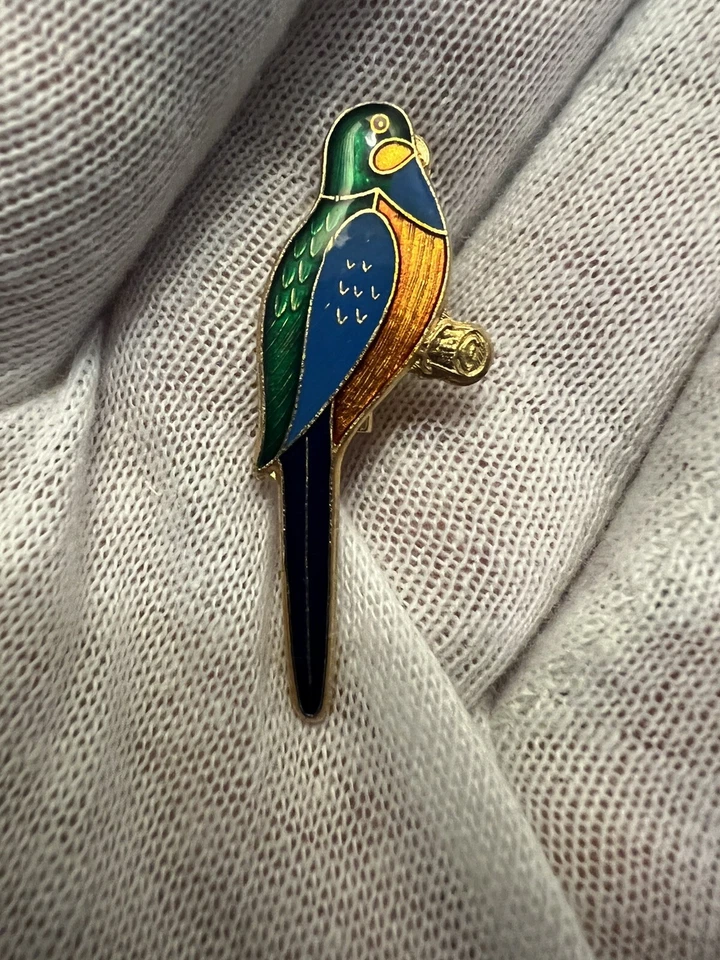 2 ENAMEL BROOCHES ONE SIGNED PAROKEET & BUTTERFLY - J107 - Image 2 of 4