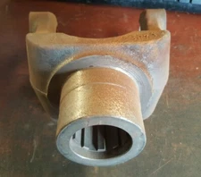 DANA SPICER END YOKE 6-4-2241