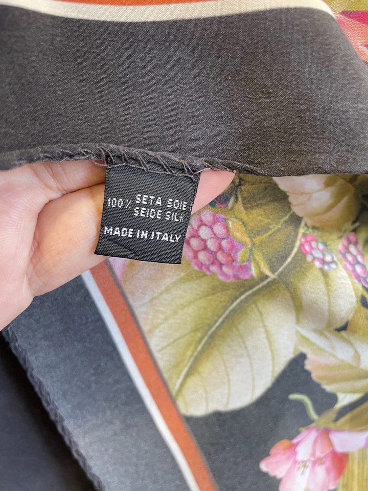 H71# MaxMara Vintage Bufanda de Seda Negra Estampado Floral Multicolor Flores Hecha en Italia Foto 4 de 4