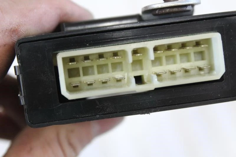 1994 SUBARU LEGACY SEAT BELT CONTROL MODULE 88013AA050 - Image 3 of 4