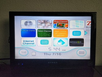 Compact Dynex 19  DX-L19J-10a 720p LCD TV No Remote READ 
