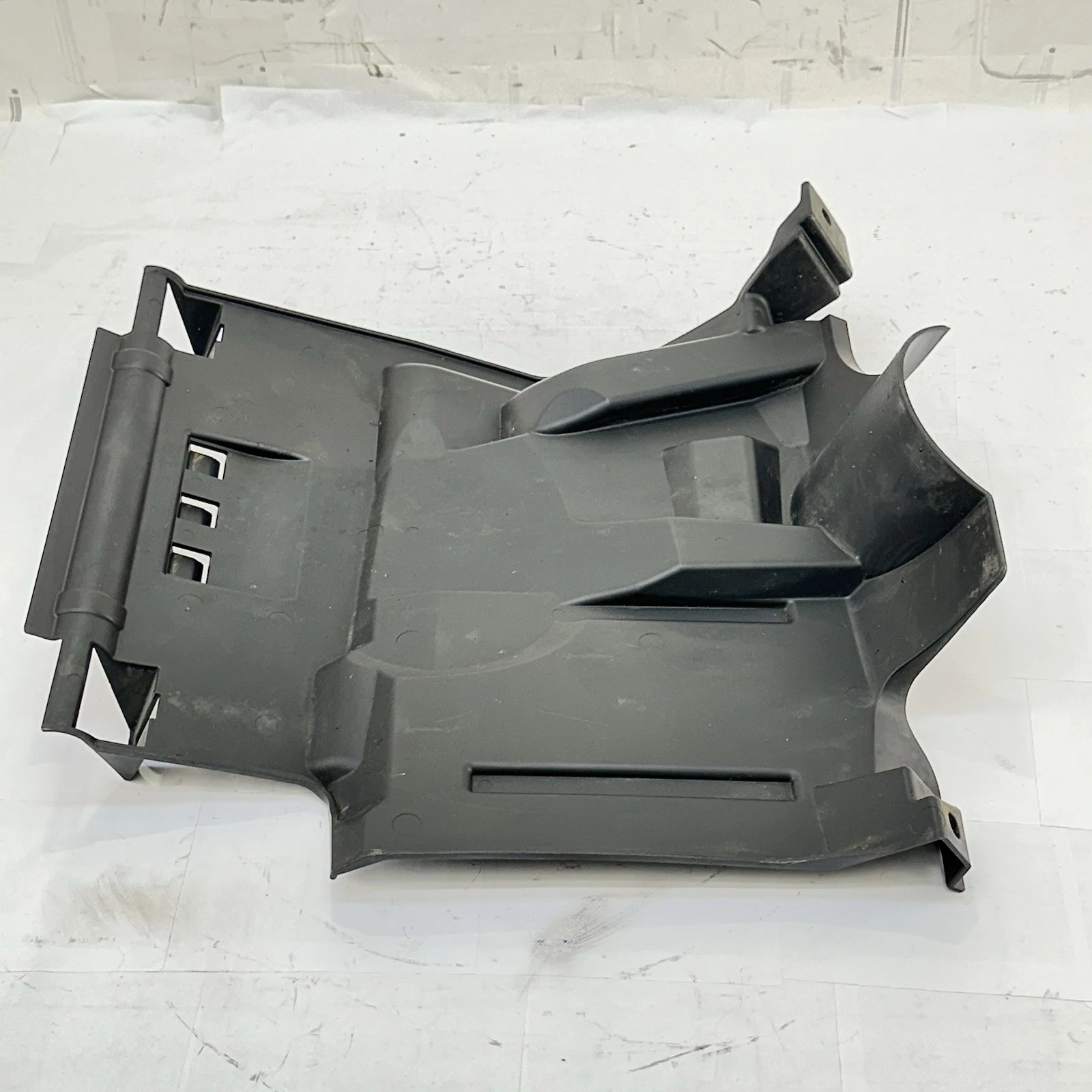 2016 CAN-AM Spyder RT Cubierta De Rueda Trasera Undertail Panel Cowl