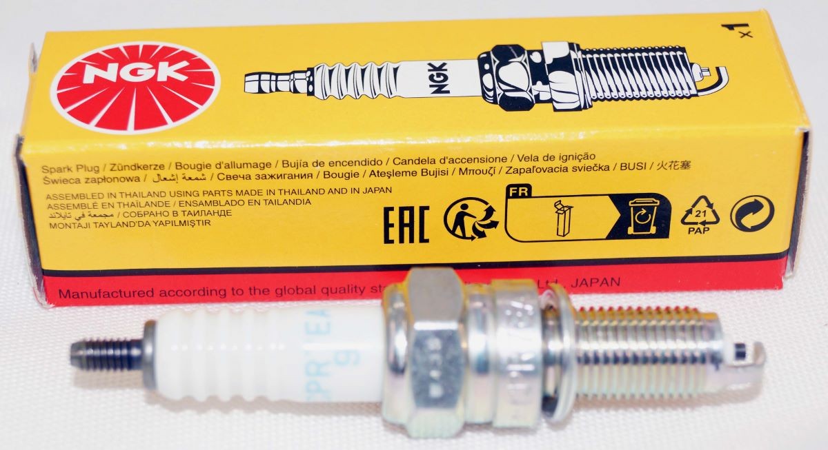 Genuine NGK 3901 Spark Plug CPR7EA-9 for Kawasaki Yamaha Honda Suzuki
