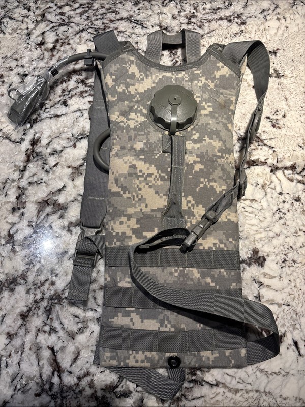 USGI MOLLE  II Hydration Carrier System+100oz/3L Bladder  Army Camelbak NEW
