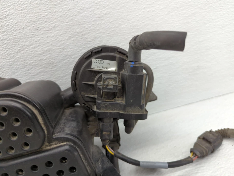 Audi A4 2009 bote de carbón de vapor de combustible GKJ4E Foto 2 de 4