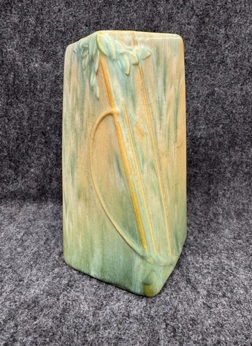 Roseville Pottery Futura Green Twist Vase Vintage 1920’s ~ 6 5/8” Tall Art Deco