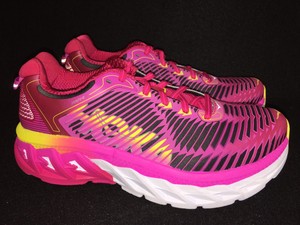 hoka one one arahi feminino