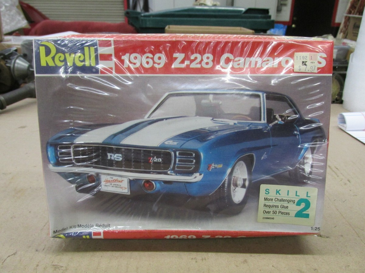 Revell 1969 Z-28 Camaro RS 1:25　カマロ Revell 1:25 Scale 1969 Z28 Camaro RS Plastic Model Kit 7457