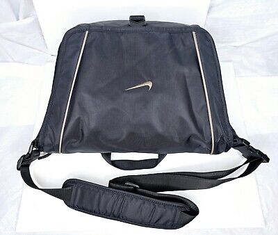 Nike Sportswear Essentials Messenger Bag 15L Black Ironstone Nike Sportswear Essentials Messenger Bag 15L Black Ironstone