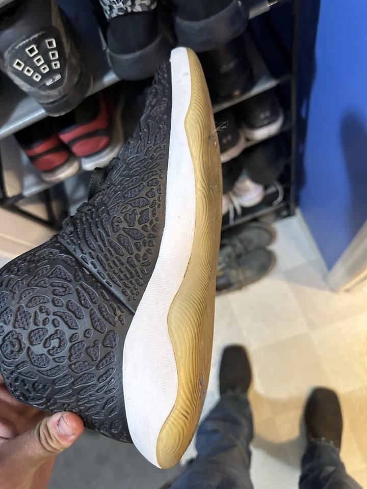 Talla 10.5 - Jordan Ultra Fly Space Jam Foto 4 de 4