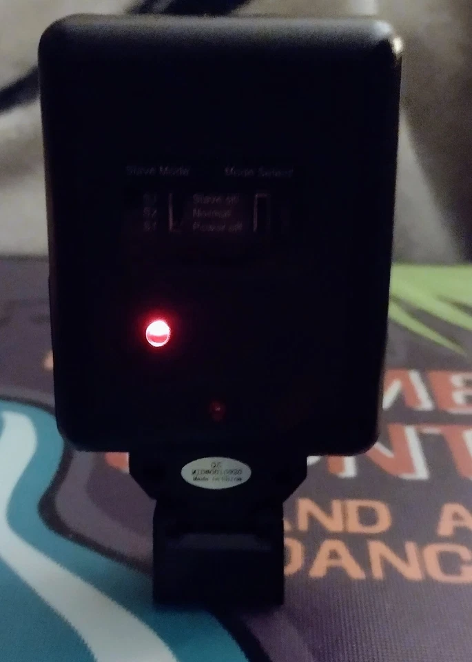 Digital Concepts Digital Slave Flash 319AF With Bracket Arm. - Image 3 of 4