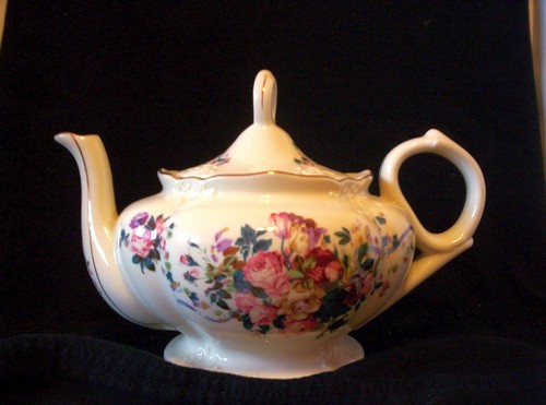Vintage Lefton Musical Tea Pot Plays 