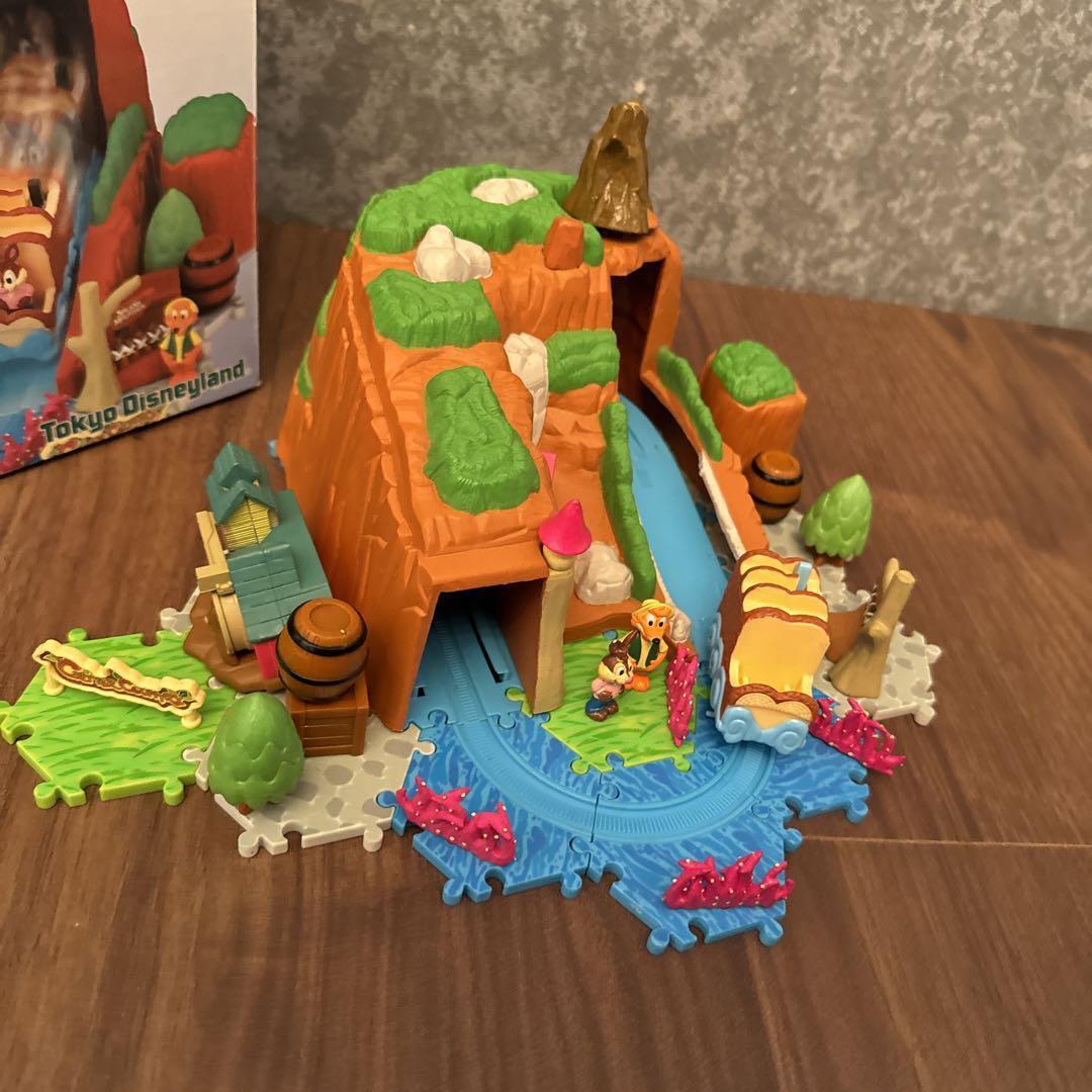 【Disney】ミニチュアコレクション　壁掛け　木製　ᒍOᒪᒪY COUNTRY MINIATURE TOUR TRUCK 2025 Ver. – HYDE ONLINE STORE