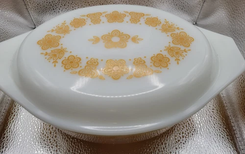 Vintage PYREX Ovenware Casserole Dish With Lid Butterfly Gold 1.5 Qt Made in USA