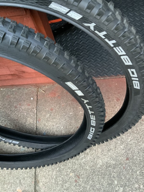 Schwalbe Big Betty 29.0 x 2.4 tyres. Bike Park Addix.