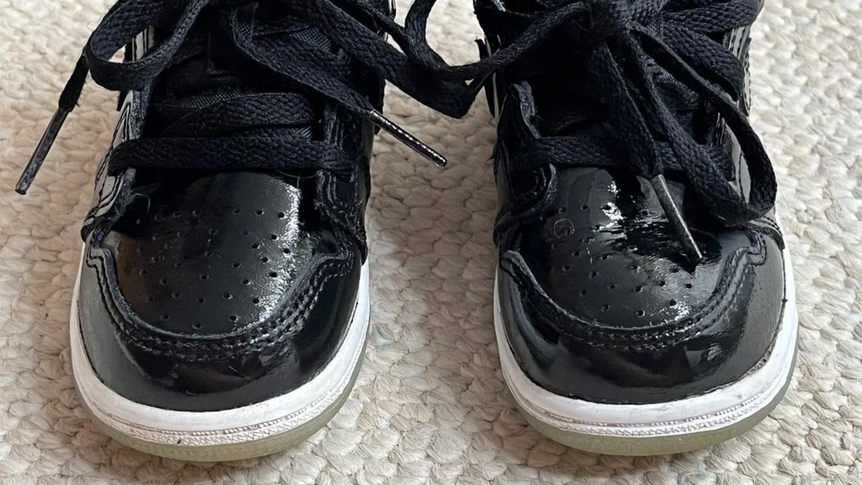 NIKE Air Jordan 1 Mid Space Jam Niño Pequeño 8C Negro Tenis Zapatos DV1338-004 Foto 4 de 4