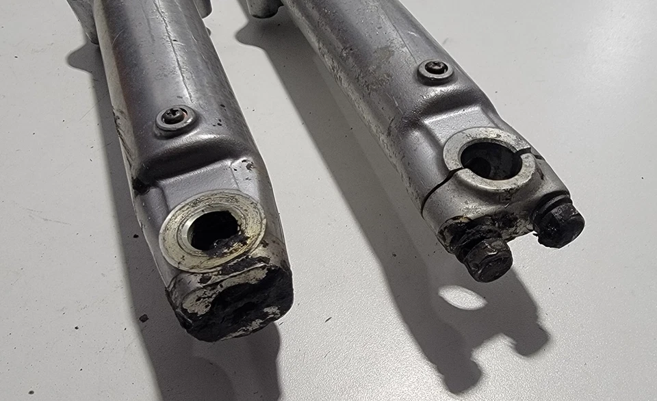 Conjunto de horquillas delanteras horquilla estilo freno tambor 1979-1981 Yamaha XS400S Foto 3 de 4