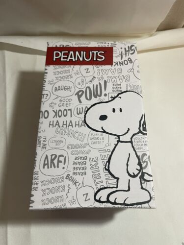 Peanuts Snoopy with hearts White Canvas Lace up Shoes-New in Box- Size 2 - Picture 1 of 3