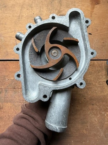 VINTAGE original 1964 V8 Oldsmobile F85, F88 w/out air con, 330 eng. water pump - Picture 4 of 9