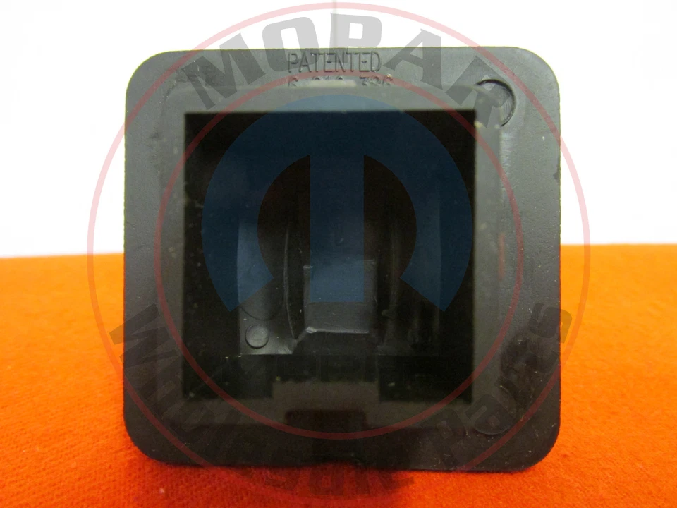 Enchufe de cubierta de enganche Jeep con logotipo 1 1/4 pulgadas NUEVO OEM MOPAR Foto 3 de 4