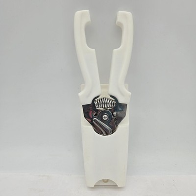 Pampered Chef 1075 Multi Purpose Kitchen Shears Scissors White with Wall Holder