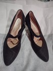 Schöne Heels mit Schlangenmuster und Wildleder