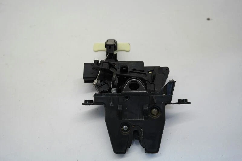 2006 Chevrolet Malibu Trunk Lid Lock Actuator  - Image 4 of 4