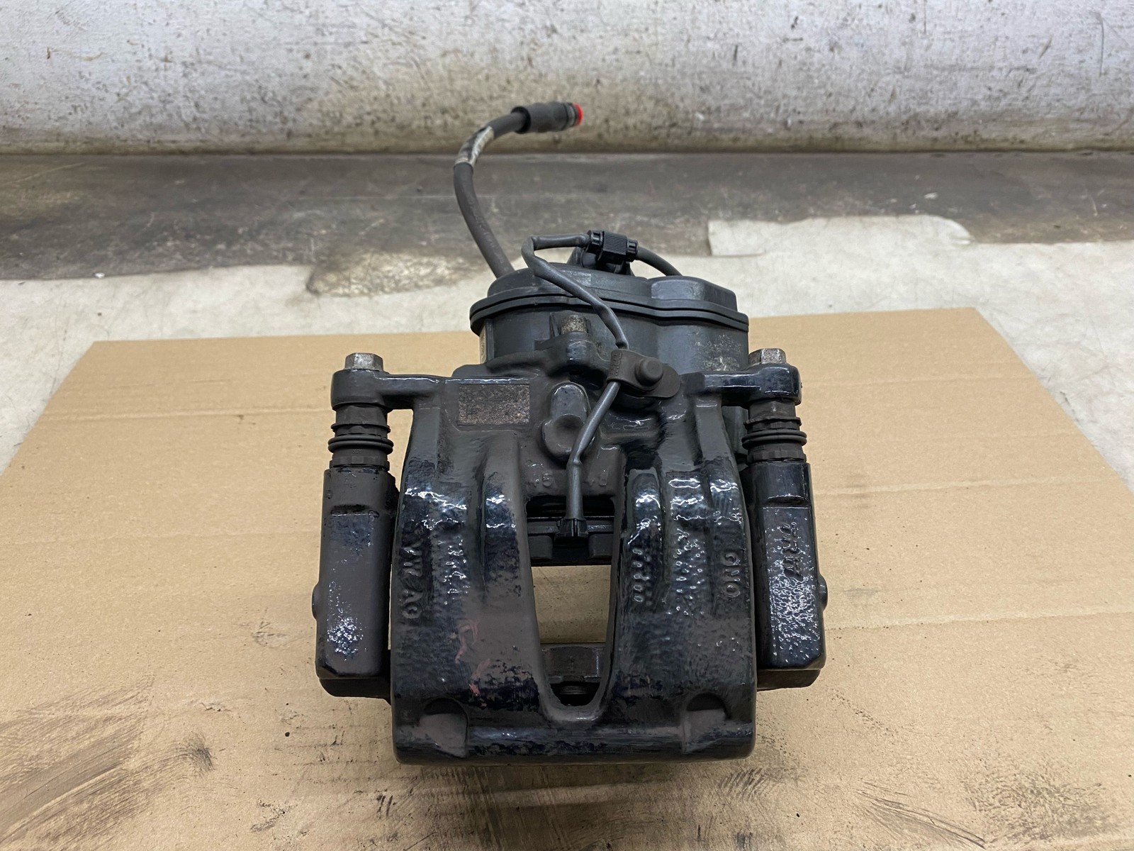 2015-2020 BENTLEY BENTAYGA OEM REAR LEFT BRAKE CALIPER W/ ACTUATOR BLACK *109K*