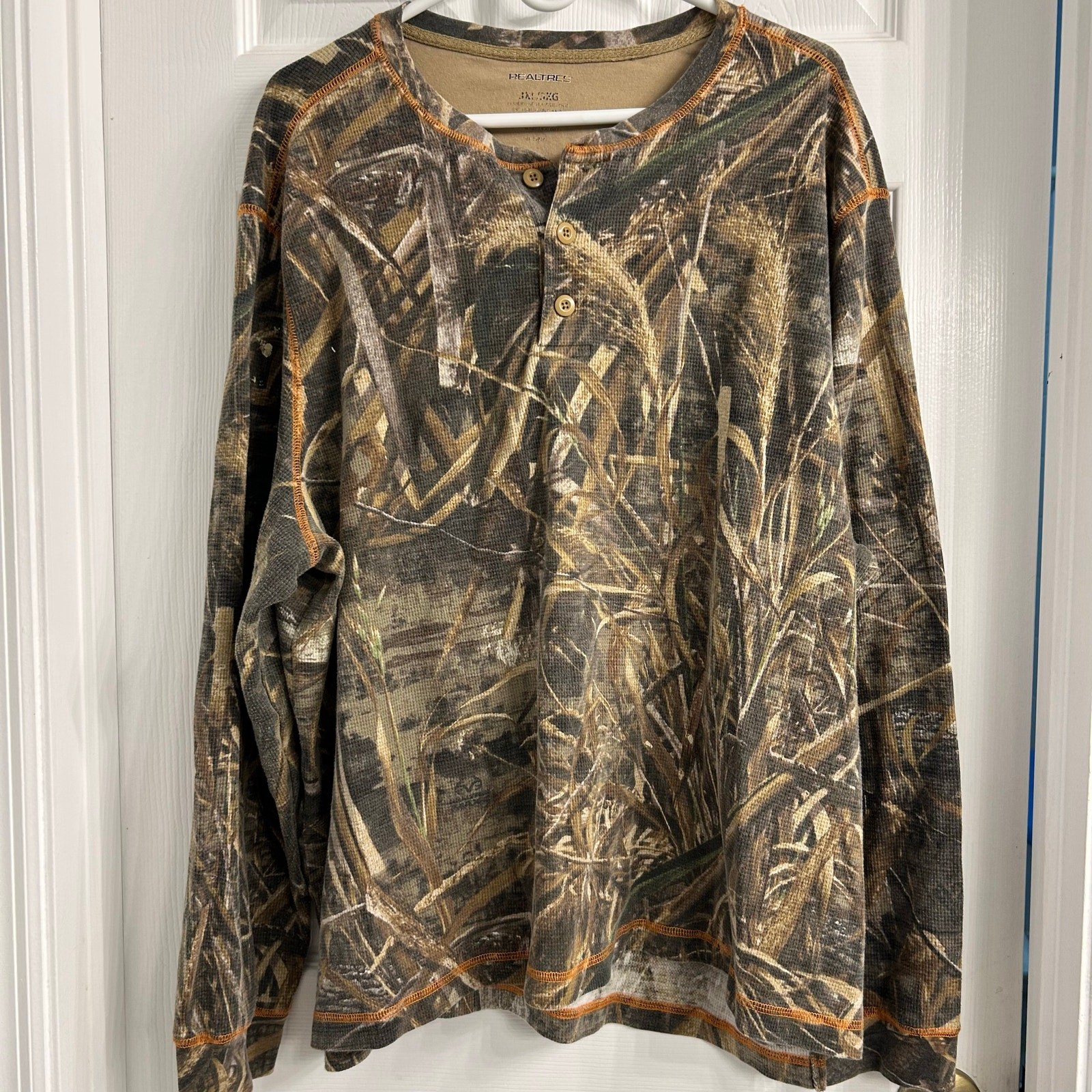 Realtree Camo Henley Thermal Long Sleeve Shirt – Men’s XL (46/48)