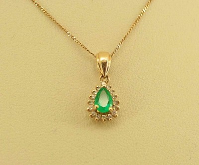 Smaragd & Diamant 9 kt Gold Halskette Anhänger & Kette. Nice1