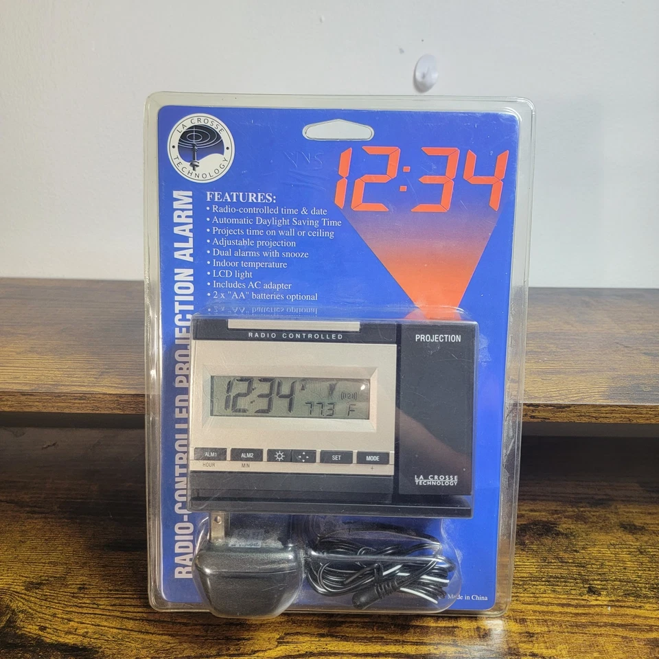 La Crosse Technology Radio Controlled Projection Alarm Clock Radio WT-5720 Temp - Image 2 of 4
