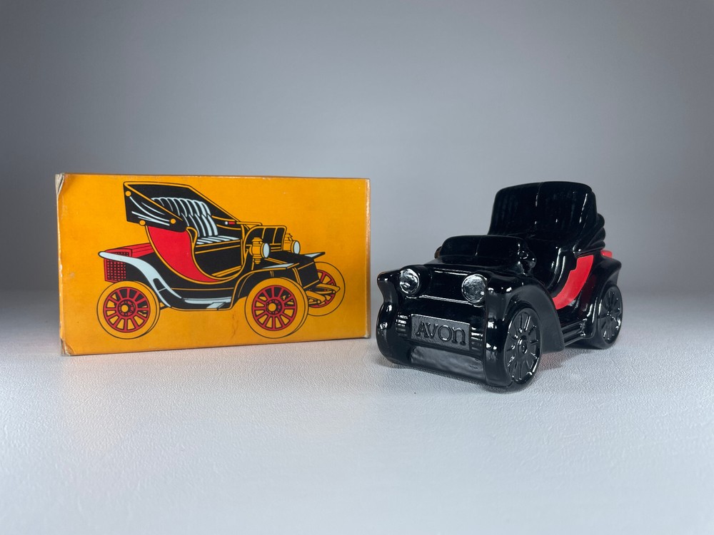 VINTAGE AVON Electric Charger Car Spicy AFTER SHAVE CAR DECANTER FULL