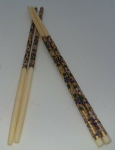 Beautiful Vintage Set of 4 (2 Pair) Cloisonne & Bone Chopsticks Gold Green White