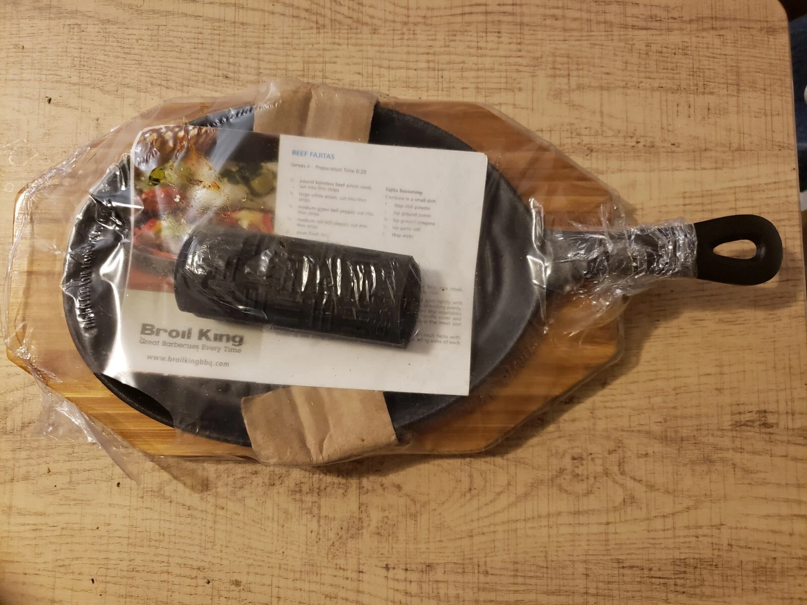 Broil King Fajita Pan With Silicone Holder.Bamboo Base Included .New