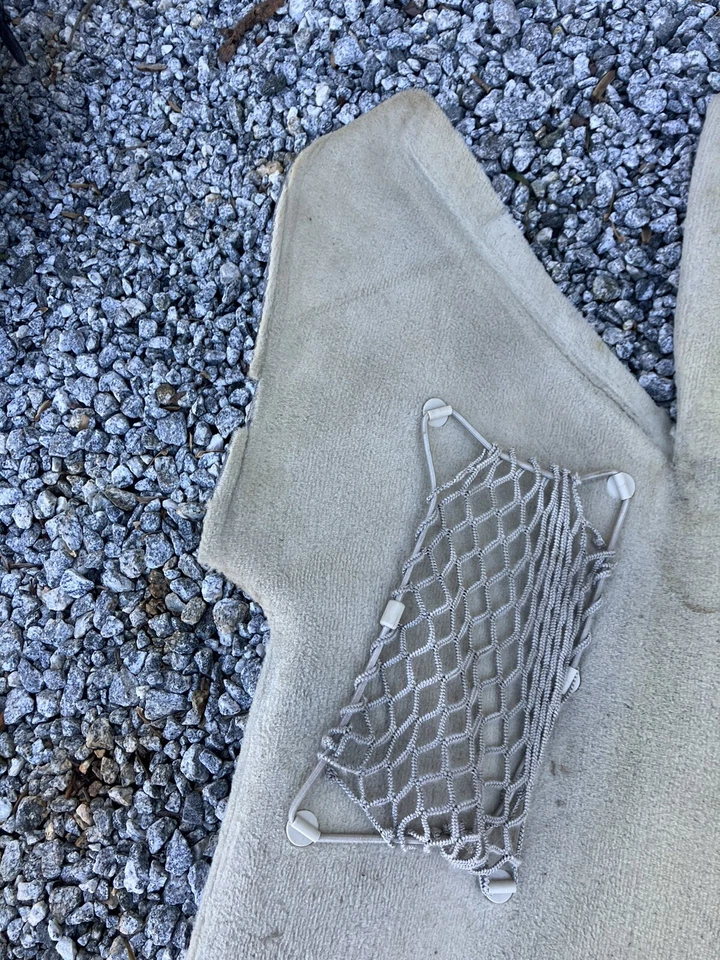 2003 2004 2005 2006 MERCEDES E320 E350 RIGHT FRONT CARPET RUG BEIGE — 第 3/4 张图片