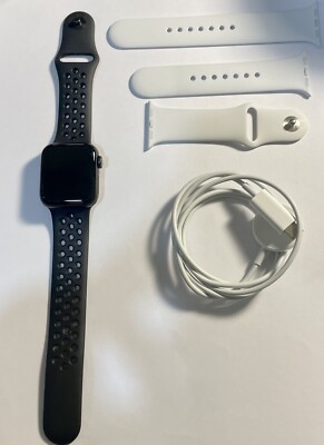 Apple Watch SE Nike 40mm Space Gray Aluminum Case with Anthracite/Black Sport...