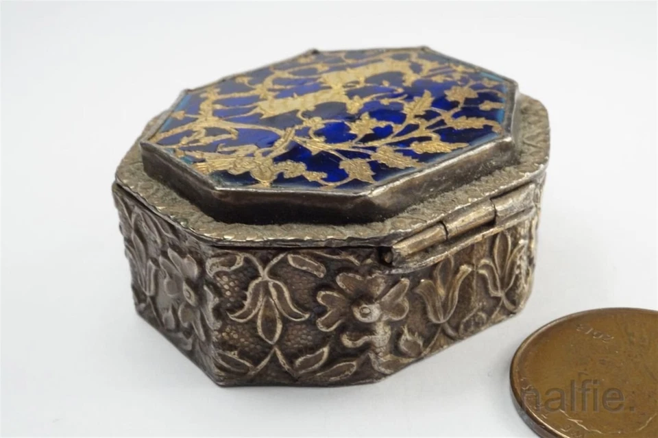 СТАРИННЫЙ ИНДИЙСКИЙ СЕРЕБРЯНЫЙ И ЗОЛОТОЙ СИНИЙ PARTABGARH ЭМАЛИ НЮХАТЕЛЬНЫЙ ТАБАК / БЕЗДЕЛУШКА КОРОБКА c1800-х - Изображение 3 из 4