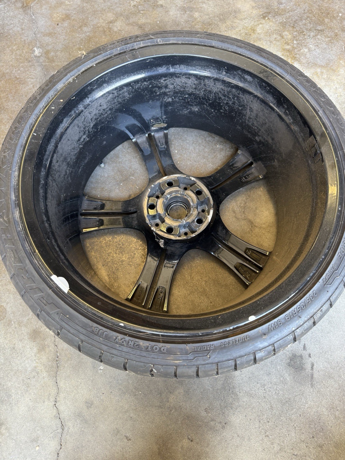 Mclaren MP4-12c OEM Front wheel rim 19x8.5 With Firestone 235/35R19 Tire. Cap
